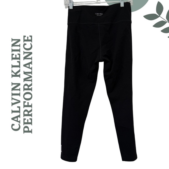 🛍️3/$40 Calvin Klein Performance Black Cropped Leggings | Size Medium - Picture 2 of 7